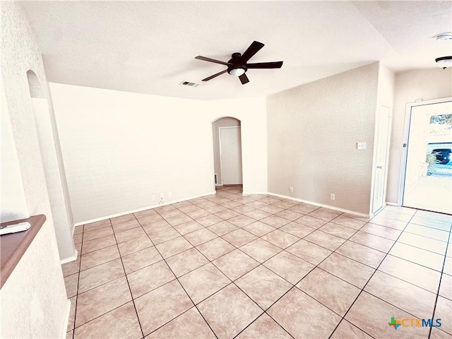 empty room featuring ceiling fan