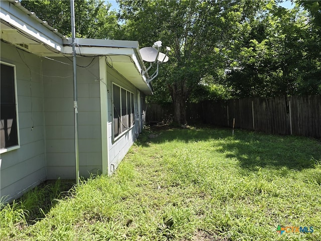 220 Davis Ave, Port Lavaca, TX 77979 - view of yard