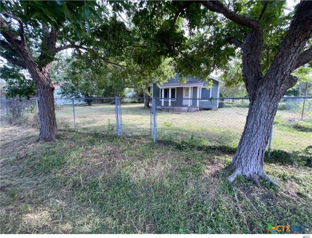 401 Arinosa St, Vanderbilt, TX 77991 - photo 1