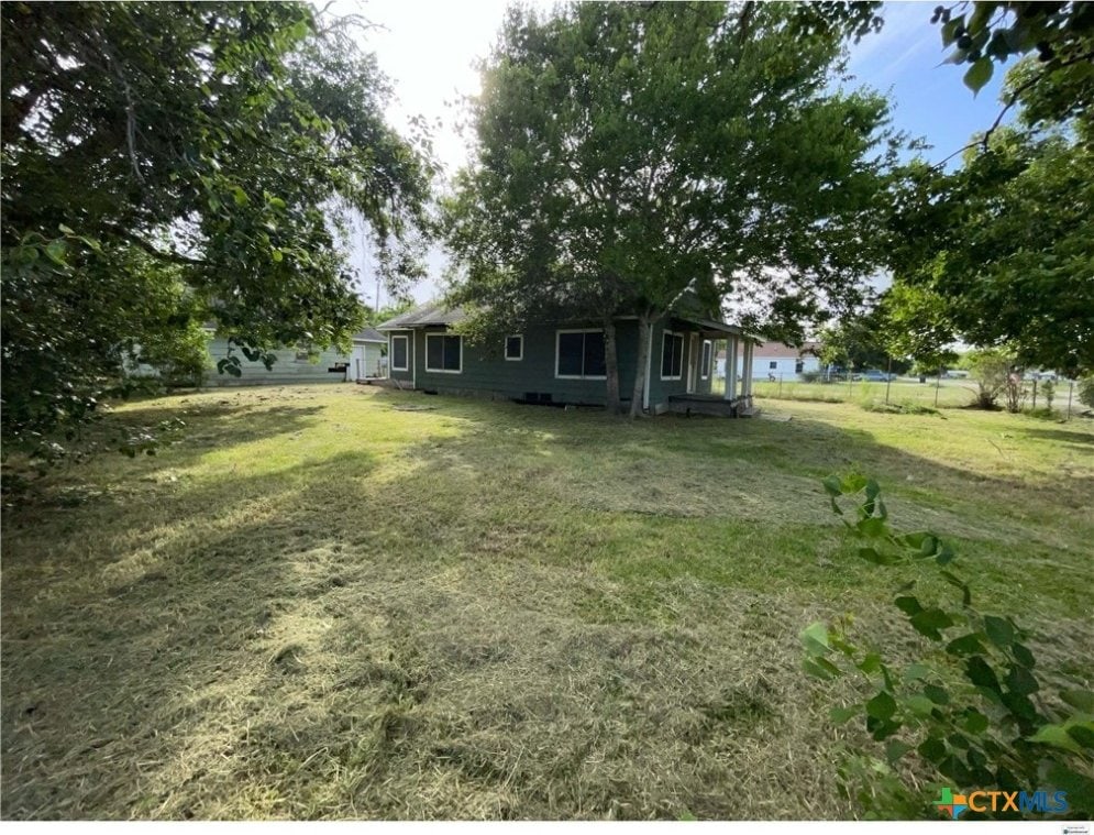 401 Arinosa St, Vanderbilt, TX 77991 - photo 2