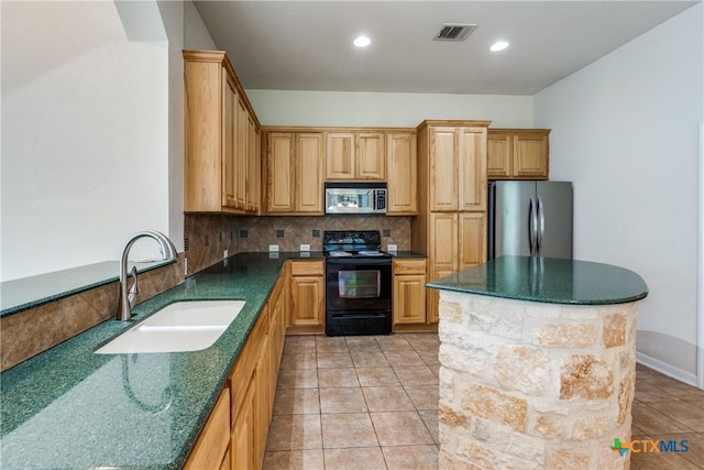 425 County Road 3830, San Antonio, TX 78253 - kitchen featuring stainless steel appliances, a sink, backsplash, light tile patterned flooring, and dark stone countertops