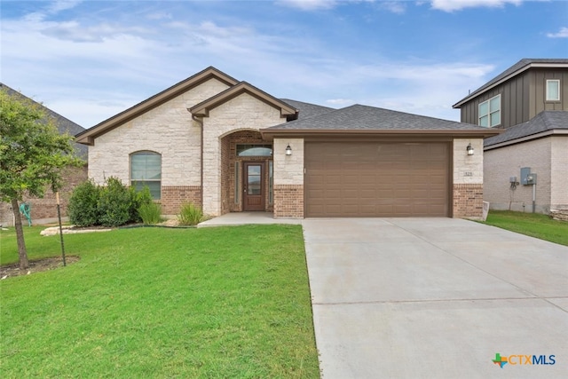 view of front of property featuring a front lawn and a garage