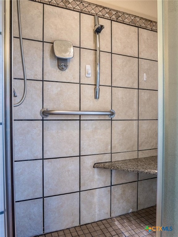 details featuring a tile shower