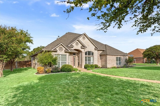 view of front of house featuring a front lawn