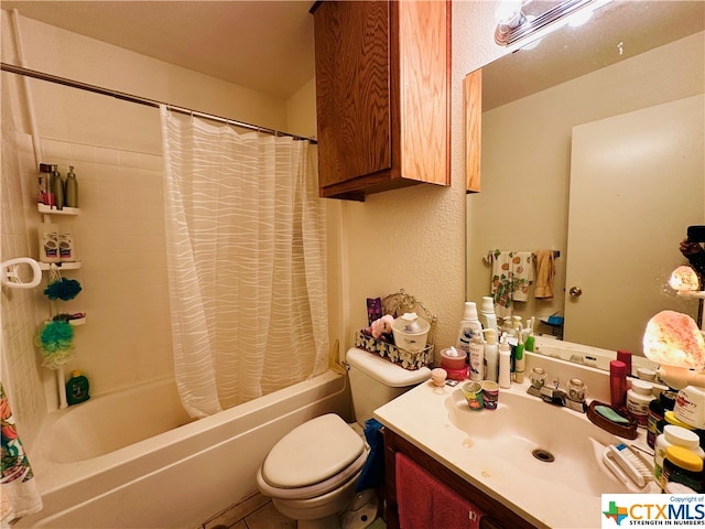 full bathroom with shower / tub combo with curtain, vanity, and toilet