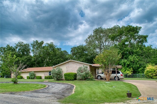 single story home featuring a front yard