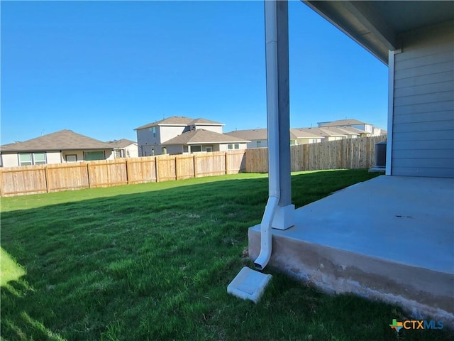 view of yard featuring a patio area