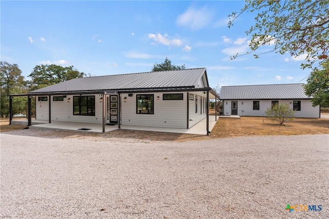 view of front of property featuring a carport