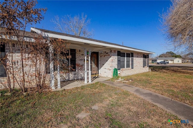 view of front of house with a front yard