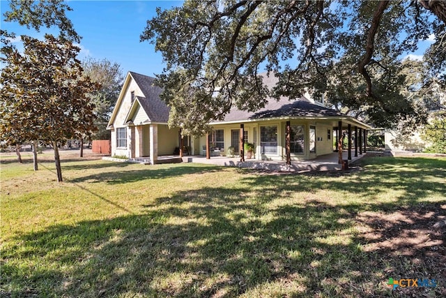 view of front of property with a front lawn