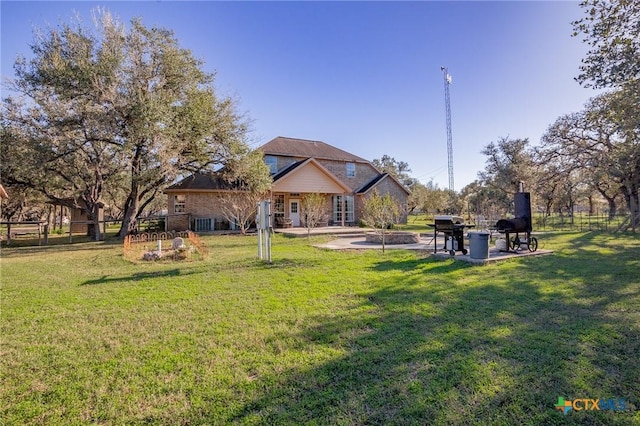 view of yard featuring a patio