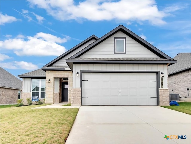 craftsman house featuring a garage, a front yard, and central AC unit