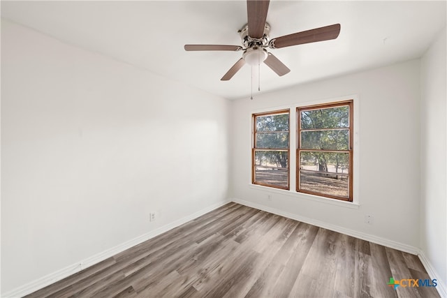 empty room featuring light wood-type flooring and ceiling fan