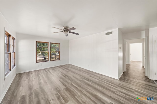 empty room featuring light hardwood / wood-style flooring and ceiling fan