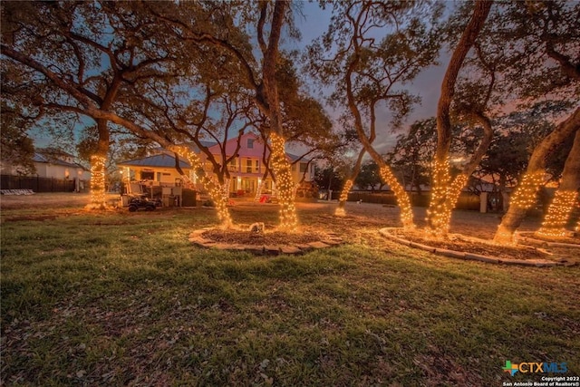 view of yard at dusk