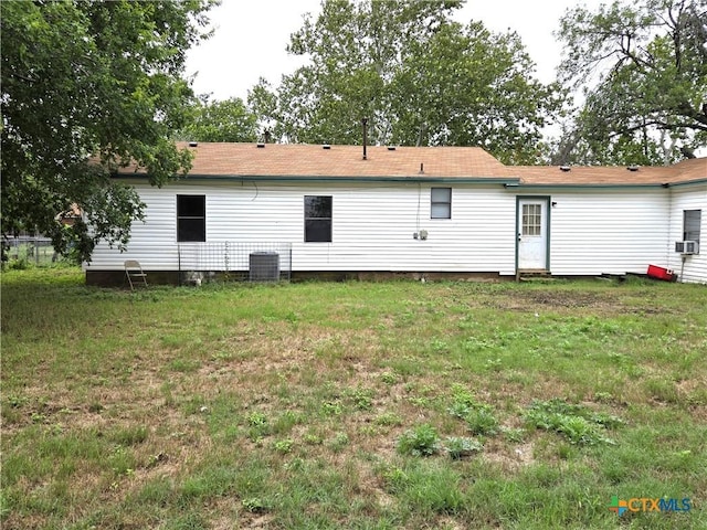 101 E Halstead Ave, Copperas Cove, TX 76522 - back of property with a yard