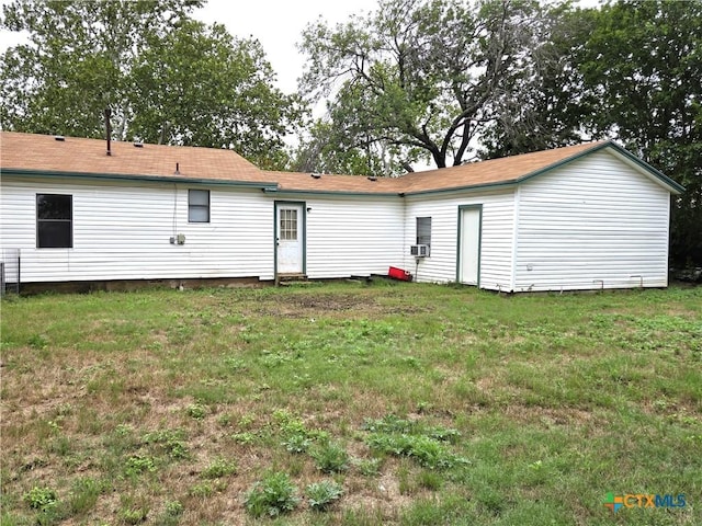 101 E Halstead Ave, Copperas Cove, TX 76522 - back of property featuring a lawn