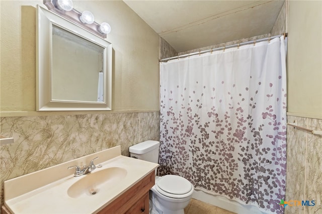 bathroom featuring a shower with curtain, vanity, toilet, and tile walls