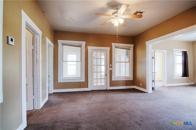 entryway featuring carpet, visible vents, ceiling fan, and baseboards