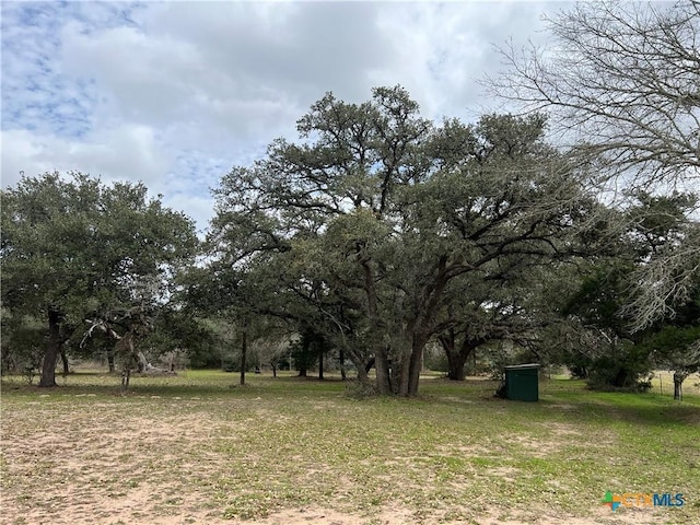 Listing photo 2 for 5975 US Highway 77 S, Hallettsville TX 77964