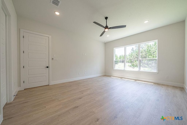 spare room with light wood-style flooring, a ceiling fan, baseboards, and recessed lighting