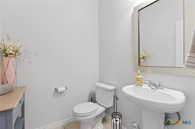 427 Bluejack Way, Hutto, TX 78634 - bathroom with baseboards, toilet, and tile patterned floors