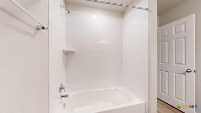 4013 Hayes Ct, Belton, TX 76513 - full bath featuring tub / shower combination