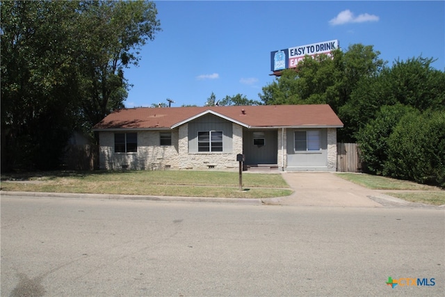 ranch-style home with a front lawn