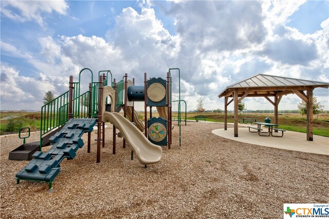 Listing photo 3 for 2564 Solon Ln, Seguin TX 78155