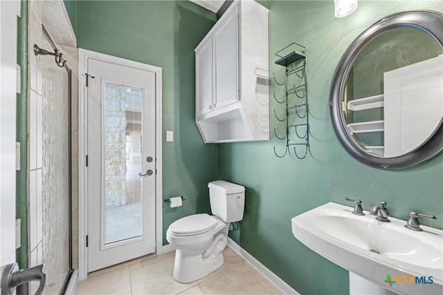 full bath with tile patterned flooring, a sink, toilet, and baseboards