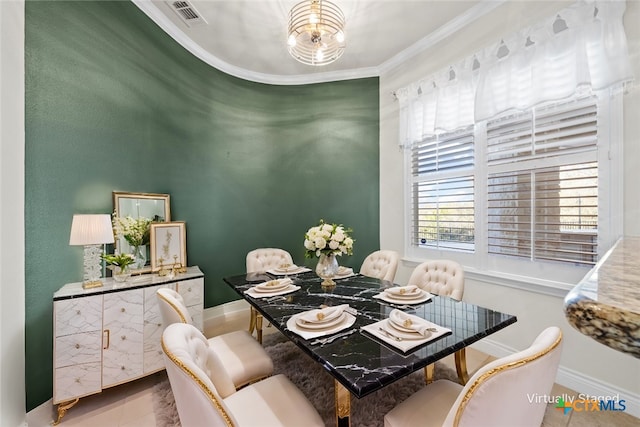 dining area featuring visible vents, ornamental molding, a chandelier, and baseboards