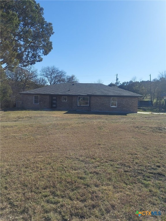 view of front facade with a front lawn