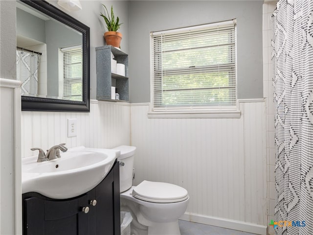 415 Brooks Mill Rd, Bertram, TX 78605 - bathroom featuring wainscoting, vanity, and a shower with curtain