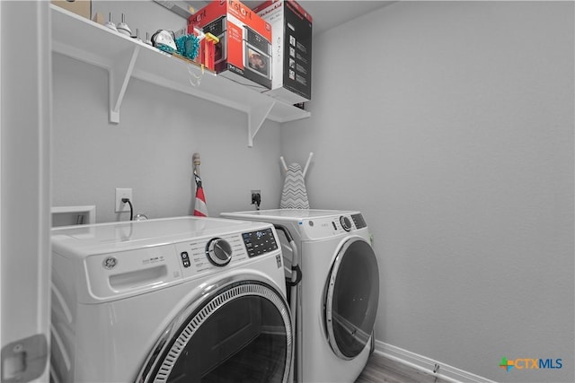 7005 Mcgregor Loop, Killeen, TX 76549 - laundry area with washing machine and clothes dryer and wood finished floors