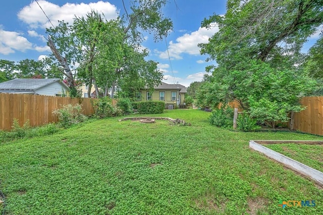 905 N 33rd St, Waco, TX 76707 - fenced backyard with a fire pit