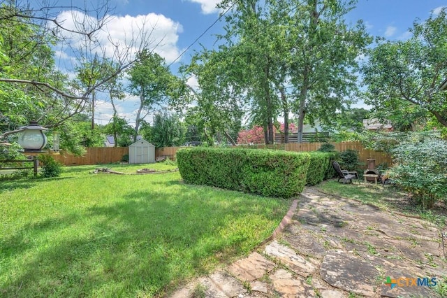 905 N 33rd St, Waco, TX 76707 - view of yard with a shed