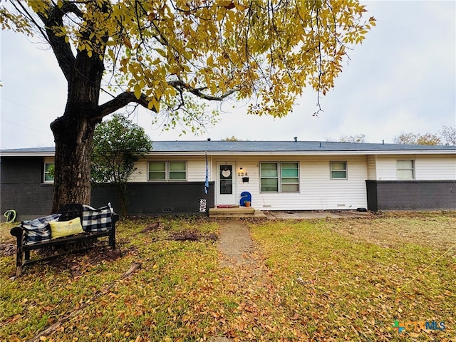 ranch-style house with a front yard