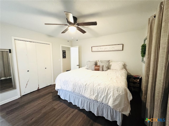 bedroom featuring ceiling fan, dark wood-type flooring, and a closet