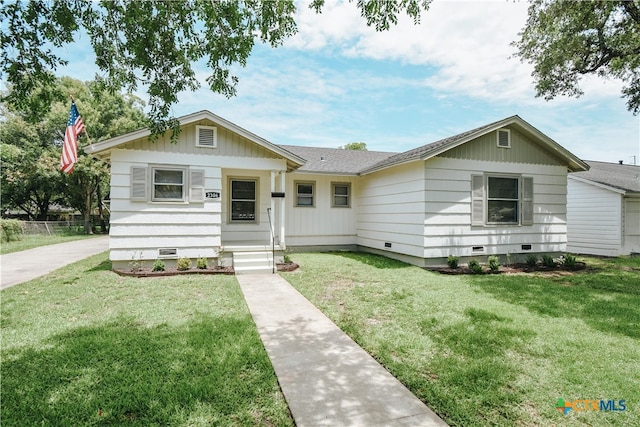 view of front of house with a front lawn, crawl space, and fence