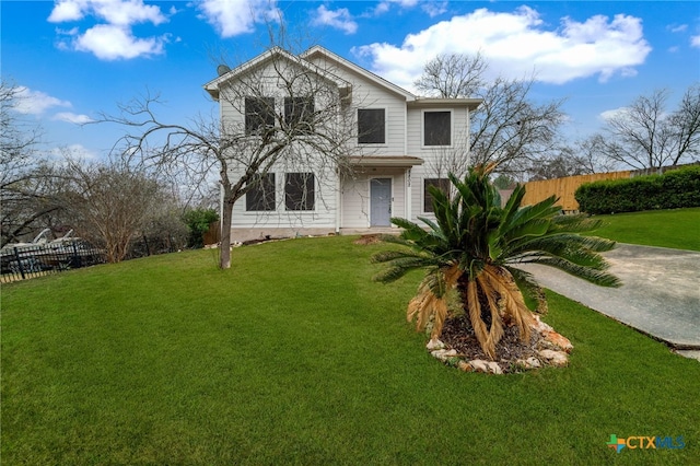 view of front facade featuring a front yard