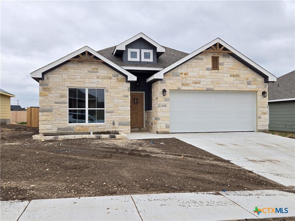 view of front of house featuring a garage