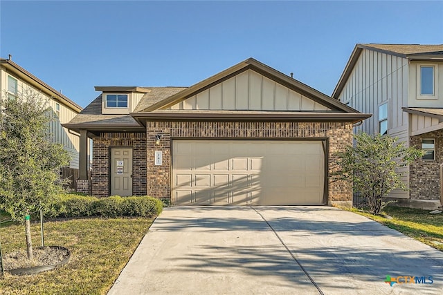 view of front of home featuring a front lawn and a garage