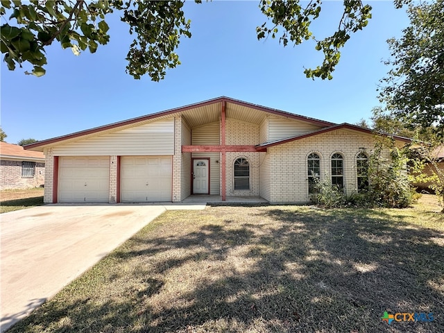 view of front of home featuring a garage and a front yard