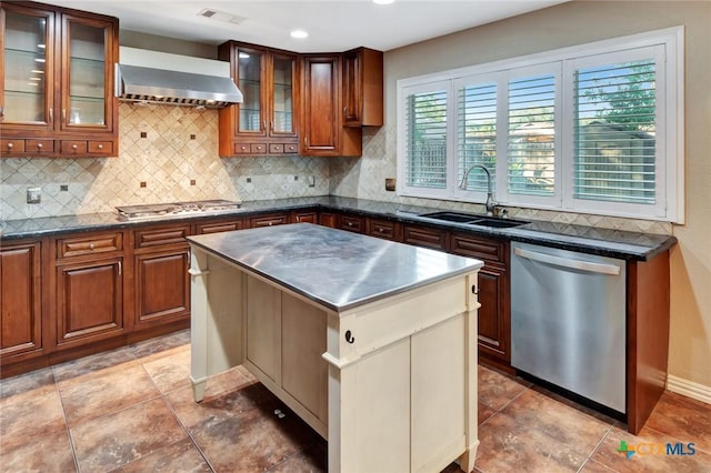 608 Chimney Rock Dr, Victoria, TX 77904 - kitchen with appliances with stainless steel finishes, a sink, wall chimney range hood, backsplash, and glass insert cabinets