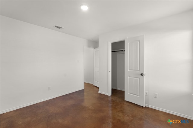 unfurnished bedroom featuring a closet