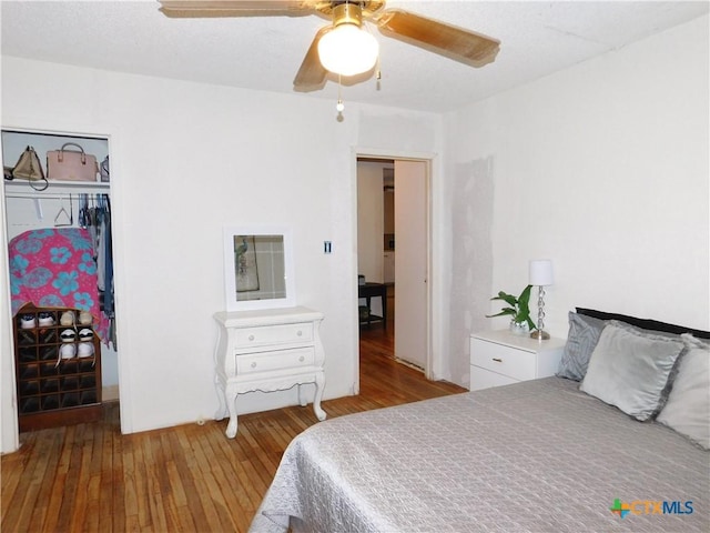 bedroom featuring a closet, light hardwood / wood-style flooring, and ceiling fan