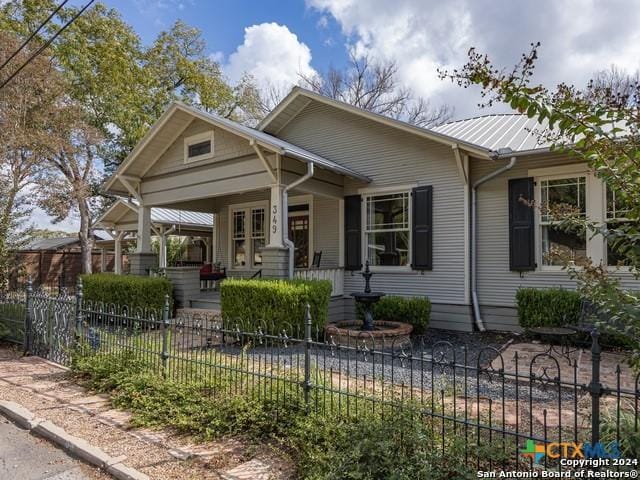 view of front of house featuring a porch