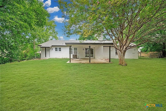 906 Laurie Ln, Copperas Cove, TX 76522 - rear view of property with a patio area and a yard