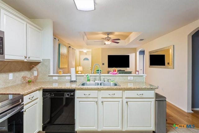 216 Pullman Place Blvd, Temple, TX 76502 - kitchen with dishwasher, a sink, a peninsula, a ceiling fan, and electric range