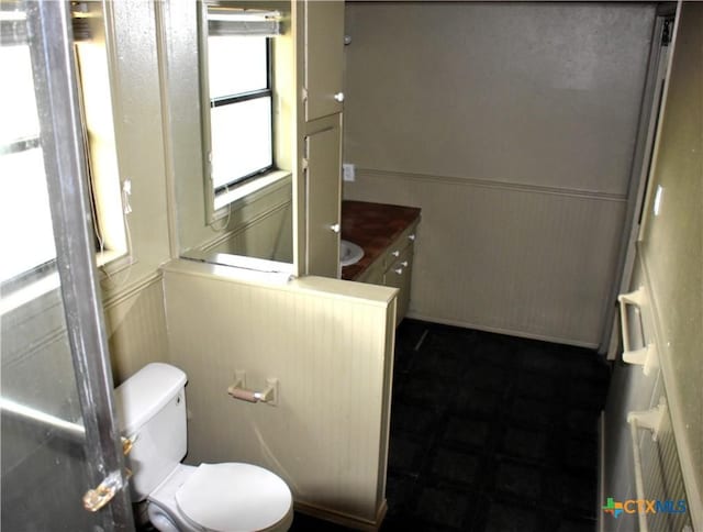 765 Benchmark Trl, Belton, TX 76513 - bathroom with wainscoting, toilet, and a decorative wall